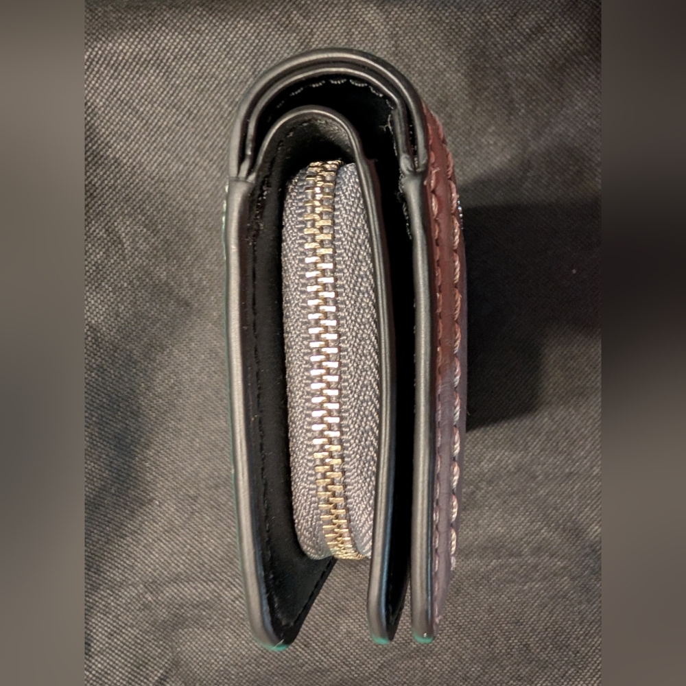 Marc JacobsLogo Leather Compact Wallet It's New! - Picture 2 of 9
